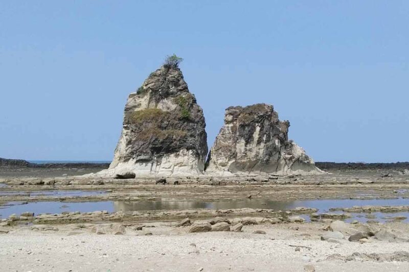 Petualangan 3 Hari 2 Malam ke Pantai Tanjung Layar